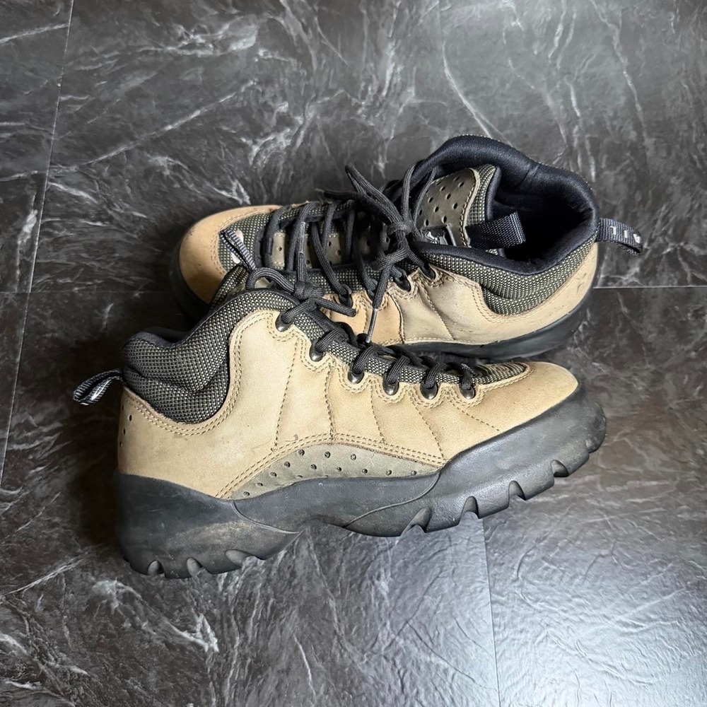 Oakley Beige Vtg Nail Boot Crossbone Trail Boots M6.5 (Women's 8) -Flaw